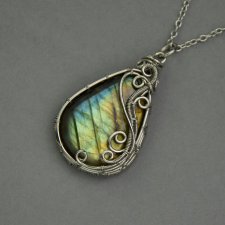 Wisiorek z kolorowym labradorytem, wire wrapping, stal chirurgiczna, labradoryt wisior