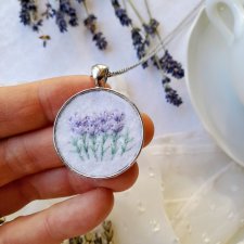 Naszyjnik haftowany ręcznie Lawendowy poranek