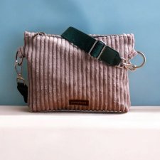 Pudroworóżowa kopertówka z grubego sztruksu