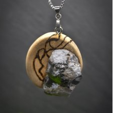 Obsydian śnieżny - Wisiorek z drzewa owocowego, amulet zamknięty w kawałku drewna, Wood Pendant, Wooden Jewelry, biżuteria z drewna