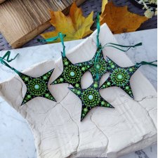 Świąteczne gwiazdki – ręcznie malowane zawieszki na choinkę