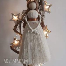 ANIOŁEK Z RUDYMI WŁOSAMI