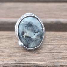 Larvikit - pierścionek regulowany