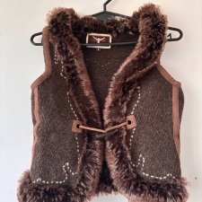 Brązowa futrzana kamizelka Capsize, wełna jagnięca, rozmiar S, ciepły model zimowy