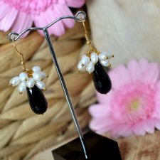 KOLCZYKI CLASSICO onyks i perełki słodkowodne