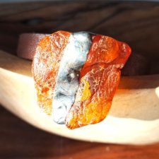 AUTORSKA SKÓRZANA BRANSOLETKA - DUŻY BURSZTYN