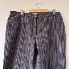 Spodnie w paski Fair Lady – bawełniane, elastyczne, w stylu retro Fair Lady Rozmiar 4XL / 48 / 20