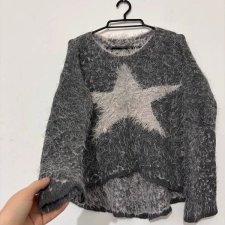 Puszysty sweter z dużą białą gwiazdą, włochacz "travis" 50% angora Made In Italy Rozmiar M / 38 / 10