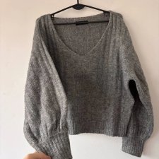 Szary sweter z dekoltem w serek i szerokimi rękawami – stylowy, ciepły, oversize XL / 42 / 14·Bardzo dobry·Zign