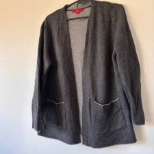 Klasyczny ciemnoszary kardigan z prostym krojem i kieszeniami z przodu. L / 40 / 12·Bardzo dobry·s.Oliver