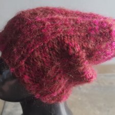 Czapka handmade róż z brązem