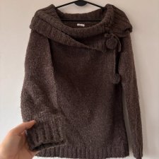 Brązowy sweter Pimkie z dużym kołnierzem i pomponami oversize ciepły miękki L / 40 / 12·Bardzo dobry·Pimkie