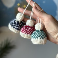 Ozdoby choinkowe, dekoracje świąteczne, mini-czapeczki z włóczki, zestaw 3 szt.
