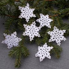 Zestaw bialo srebrnych gwiazdek na choinkę 6szt