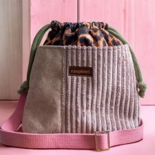 Listonoszka z kominem w panterkę gruby sztruks