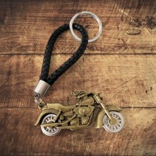 BRELOK DO KLUCZY "MOTOCYKL" STARE ZŁOTO 2, Z CZARNYM RZEMIENIEM SKÓRZANYM