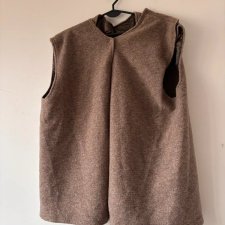 Brązowa ocieplana kamizelka na zatrzask, miękka tkanina, minimalistyczny krój, klasyczny fason 6XL / 52 / 24·Bardzo dobry