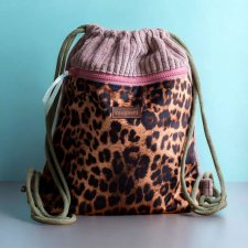 Workoplecak z przednią kieszenią panterka