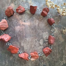 Naszyjnik z bryłek ceglastego jaspisu