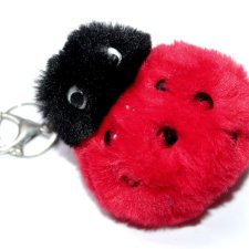 BIEDRONKA puszysty futrzany  brelok