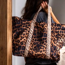 Shopperka w weluru w panterkę