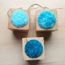 Zestaw 3 drewnianych bombek z włóczkowym wypełnieniem