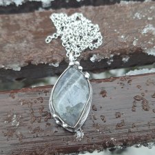 Szarość - wisiorek