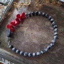 Naszyjnik obsydian śnieżny koral i lawa