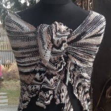 Chusta cieniowana na drutach