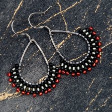 Kolczyki z drobnymi koralikami "Czerwone światło"