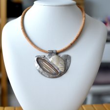 naszyjnik z korka z witrażowym wisiorem BEIGY krzemień pasiasty, agat