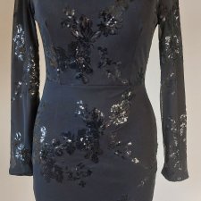 Czarna sukienka mini z długimi  rękawami cekiny  odkryte plecy