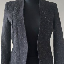 Krótki taliowany żakiet z domieszką wełny  S