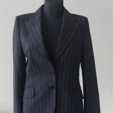 Mari Philippe  czarna marynarka w paski  minimalizm skandynawska marka  S wełna wiskoza