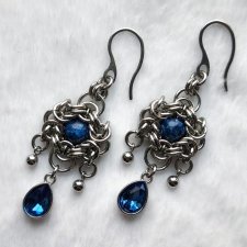 Kolczyki chainmaille SODALIT niebieskie 6,8 cm gothic elf stal chirurgiczna