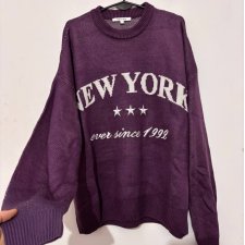 SWEATER REVIEW – Model “NEW YORK", klasyczny fioletowy sweter z nadrukiem