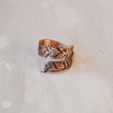 Pierścionek z kutej, oksydowanej miedzi /46/ biżuteria miedziana rękodzieło