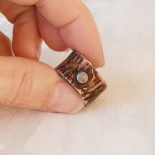 Pierścionek z kutej, oksydowanej miedzi /47/ biżuteria miedziana rękodzieło