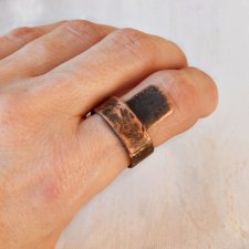 Pierścionek z kutej, oksydowanej miedzi /48/ biżuteria miedziana rękodzieło