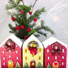 Świąteczne miasteczko pełne ciepła. Drewniane domki.