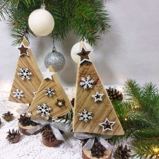 Dekoracja świąteczna - choinki z drewna.
