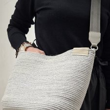 Szara torebka handmade z regulowanym paskiem
