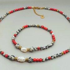 Komplet biżuterii z naturalnych kamieni.