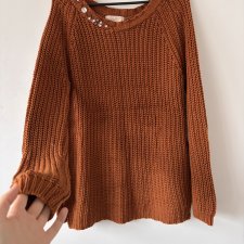 Ciepły sweter w kolorze terakoty z ozdobnym dekoltem — miękki, gruby splot Xl xxl