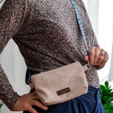 Mini beżowa kopertówka z weluru