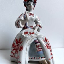 Porcelanowa figurka  "Hafciarka" porcelana Połonne