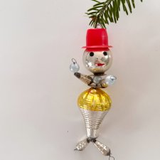 Ozdoba choinkowa ludzik z okresu PRL, ręcznie wykonana