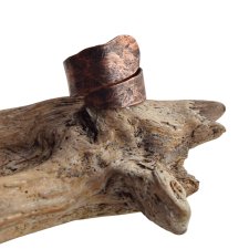 Pierścionek z kutej, oksydowanej miedzi /49/ biżuteria miedziana rękodzieło