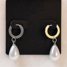 Kolczyki ARIEL – Srebrne Huggie z Perłową Kroplą