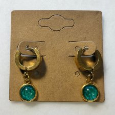 Kolczyki huggie w kolorze złotym – oczko Ciemna Zieleń